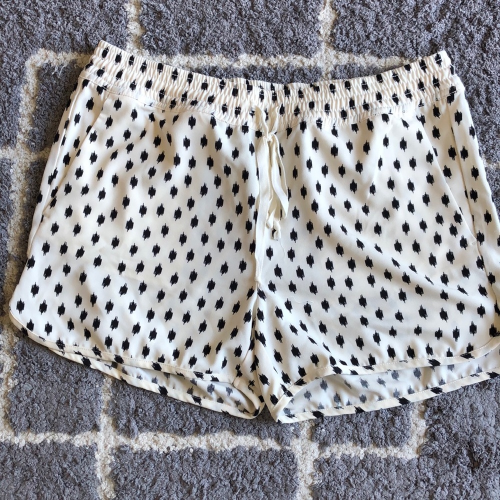 Off-white and black spot Banana Republic shorts!